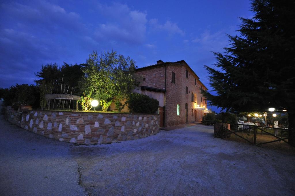 Albergo La Foresteria Беттолле Экстерьер фото